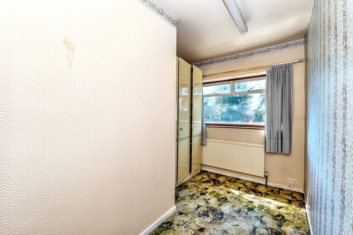 Online Property Auction in London: Greenside Lane, Droylsden, Manchester, M43 7SL | Auction ends 17/09/2025, a Guide Price of £120,000+.
