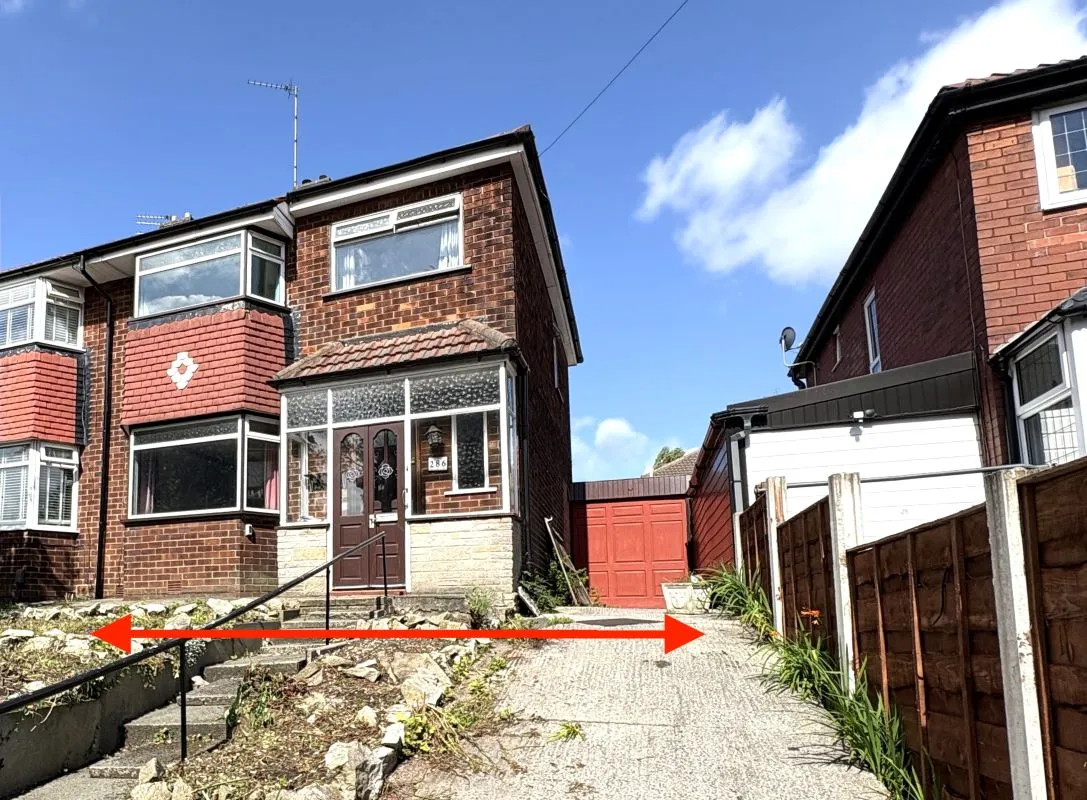Online Property Auction in London: Greenside Lane, Droylsden, Manchester, M43 7SL | Auction ends 17/09/2025, a Guide Price of £120,000+.