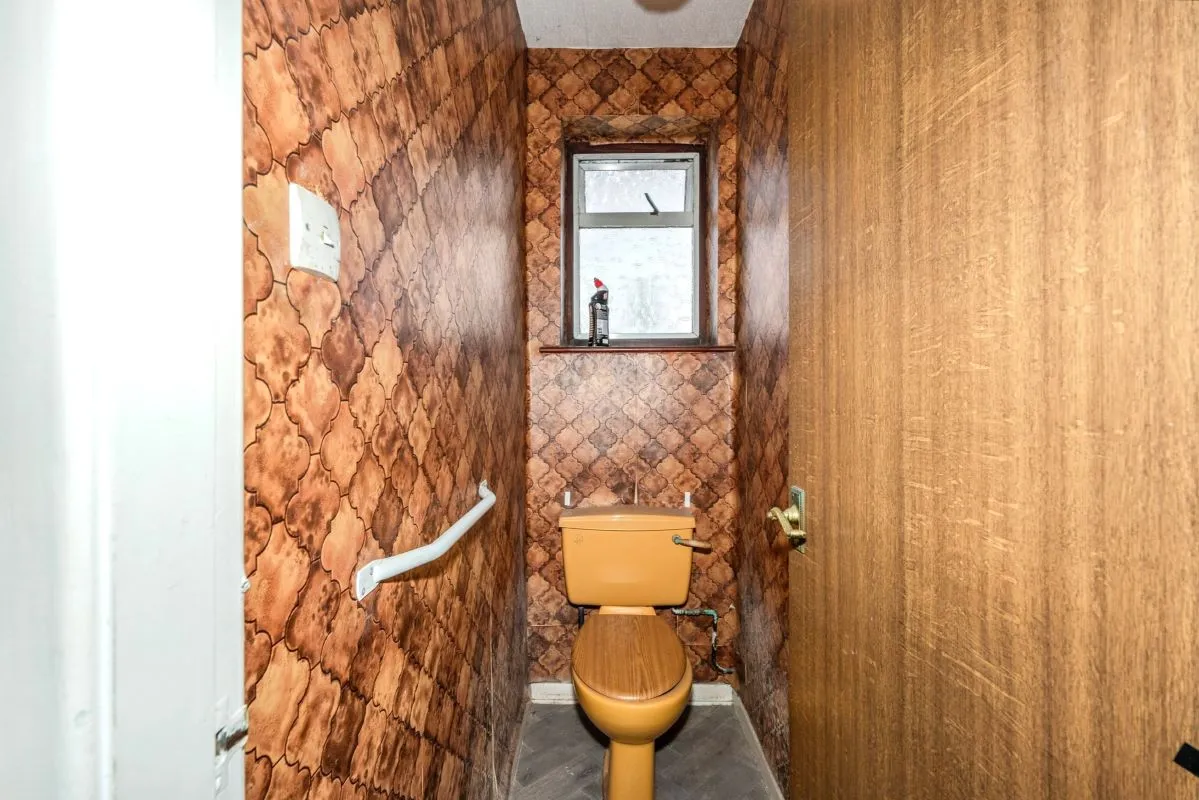 Online Property Auction in London: Greenside Lane, Droylsden, Manchester, M43 7SL | Auction ends 17/09/2025, a Guide Price of £120,000+.