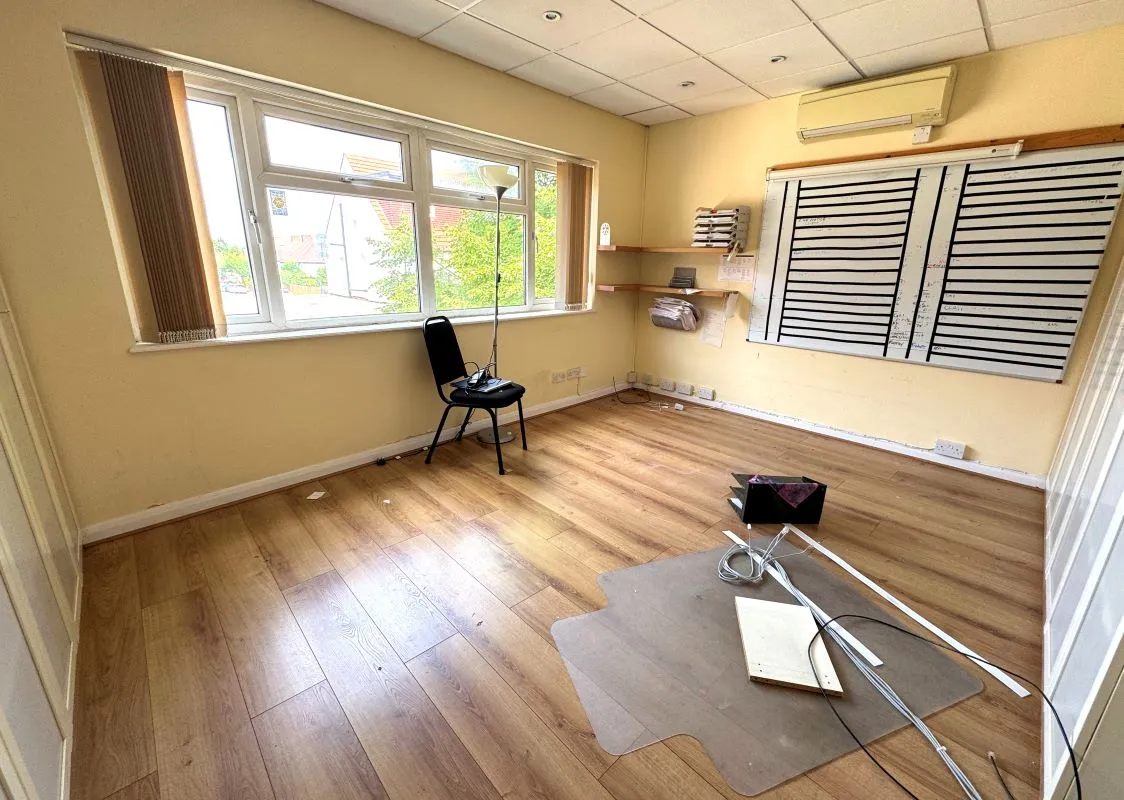 Online Property Auction in London: Ballards Lane, Finchley, N3 1LJ | Auction ends 17/09/2025, a Guide Price of £575,000+.