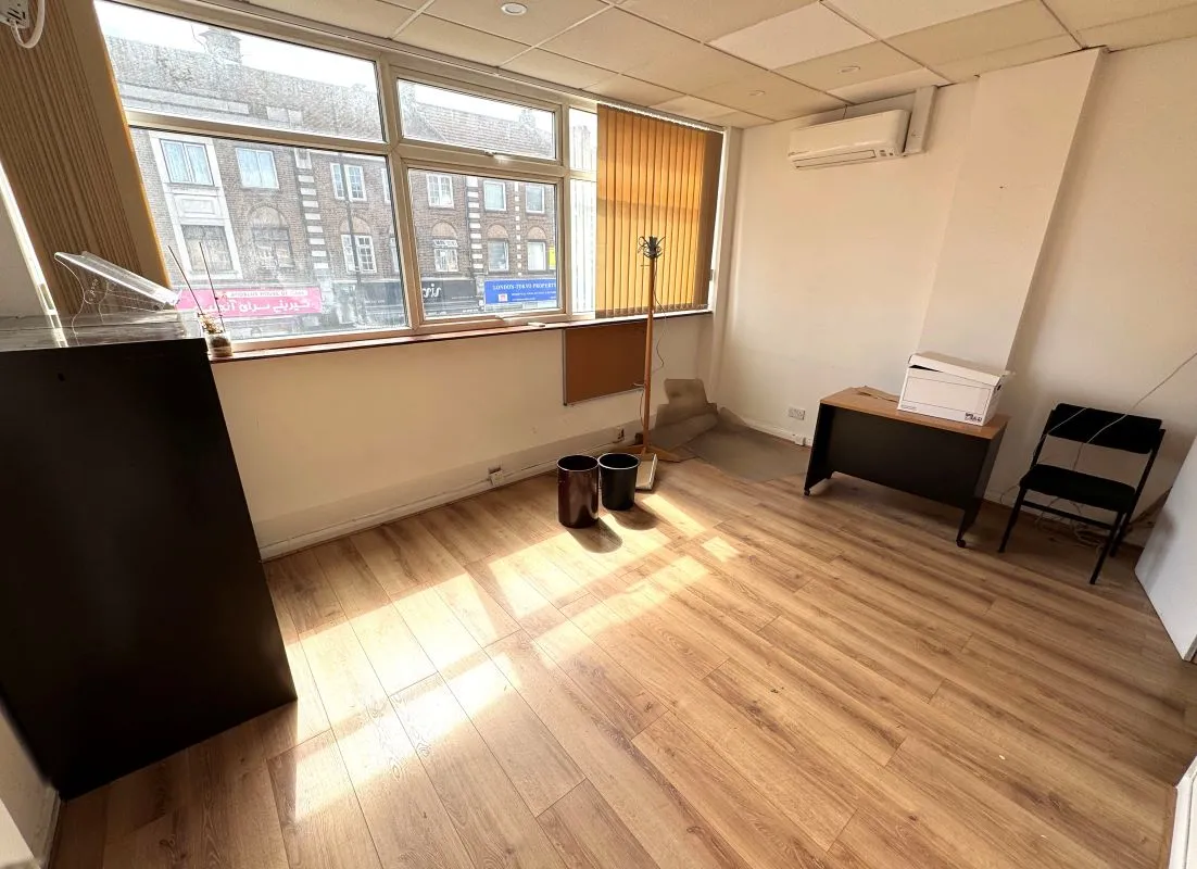 Online Property Auction in London: Ballards Lane, Finchley, N3 1LJ | Auction ends 17/09/2025, a Guide Price of £575,000+.