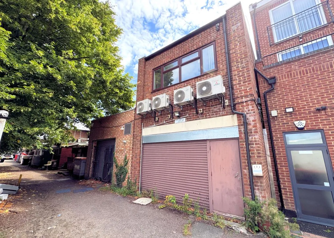 Online Property Auction in London: Ballards Lane, Finchley, N3 1LJ | Auction ends 17/09/2025, a Guide Price of £575,000+.