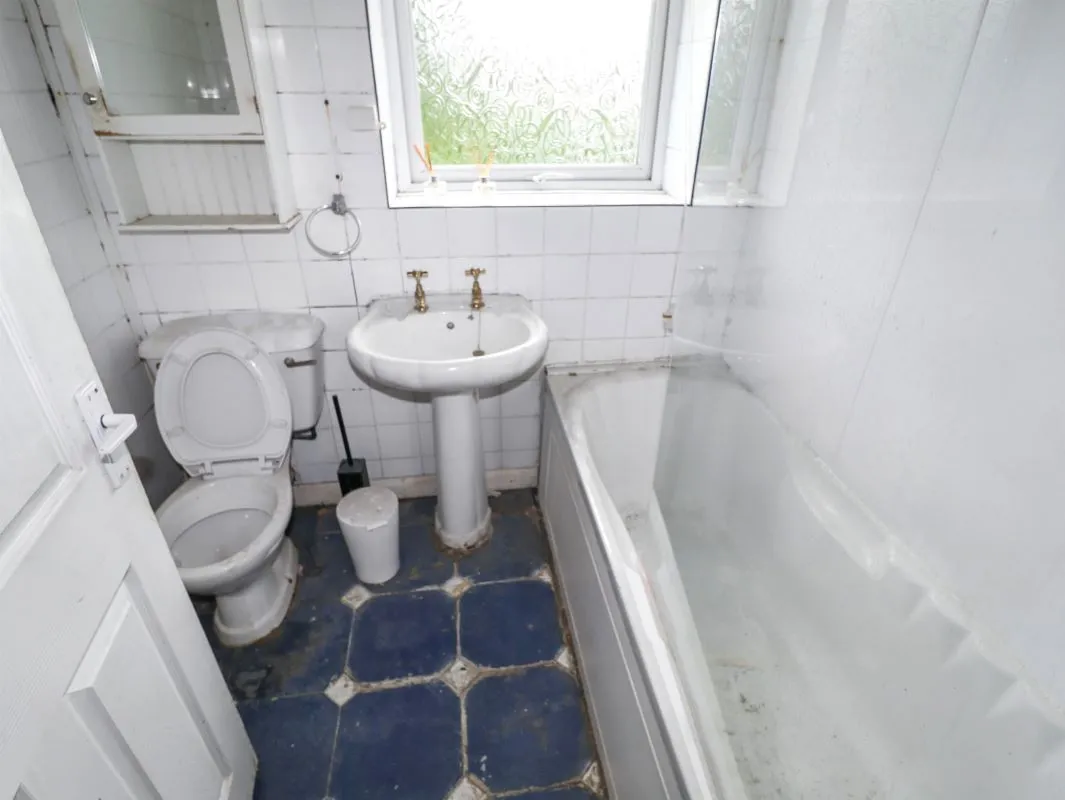 Online Property Auction in London: Moorlands Crescent, Halifax, HX2 8AA | Auction ends 17/09/2025, a Guide Price of £50,000+.