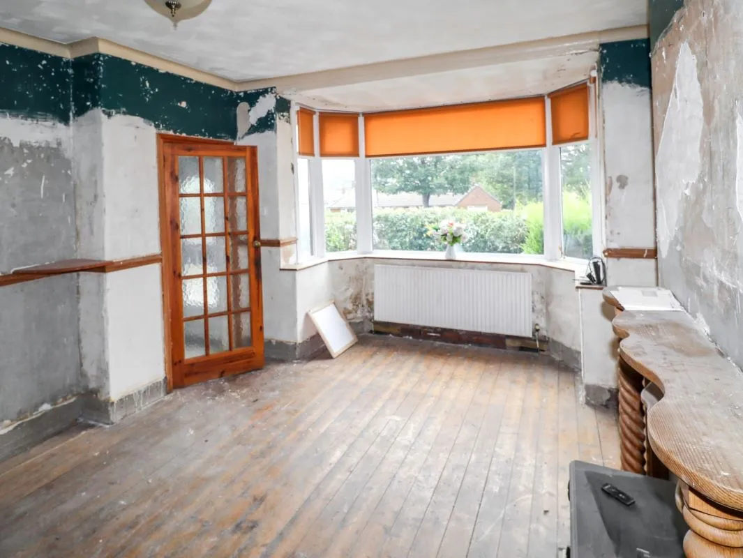Online Property Auction in London: Moorlands Crescent, Halifax, HX2 8AA | Auction ends 17/09/2025, a Guide Price of £50,000+.