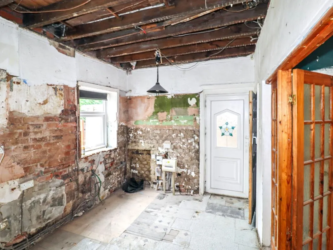Online Property Auction in London: Moorlands Crescent, Halifax, HX2 8AA | Auction ends 17/09/2025, a Guide Price of £50,000+.