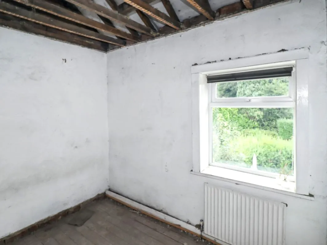 Online Property Auction in London: Moorlands Crescent, Halifax, HX2 8AA | Auction ends 17/09/2025, a Guide Price of £50,000+.