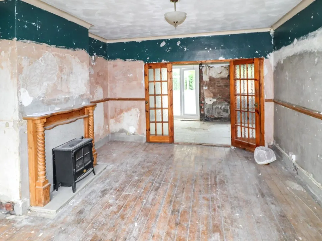 Online Property Auction in London: Moorlands Crescent, Halifax, HX2 8AA | Auction ends 17/09/2025, a Guide Price of £50,000+.