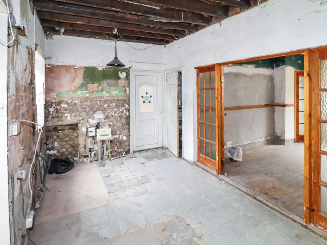 Online Property Auction in London: Moorlands Crescent, Halifax, HX2 8AA | Auction ends 17/09/2025, a Guide Price of £50,000+.