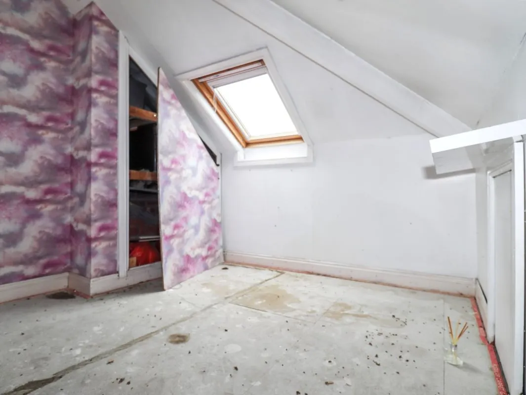 Online Property Auction in London: Moorlands Crescent, Halifax, HX2 8AA | Auction ends 17/09/2025, a Guide Price of £50,000+.