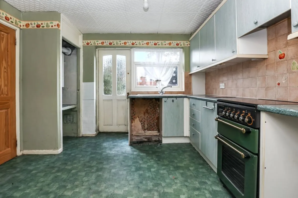 Online Property Auction in London: Wilson Road, Prescot, L35 5EX | Auction ends 17/09/2025, a Guide Price of £40,000+.