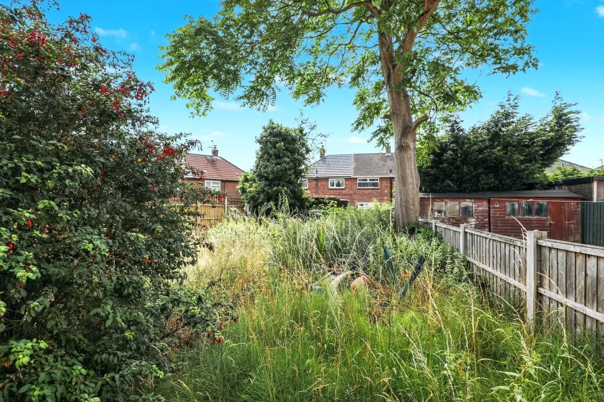 Online Property Auction in London: Wilson Road, Prescot, L35 5EX | Auction ends 17/09/2025, a Guide Price of £40,000+.