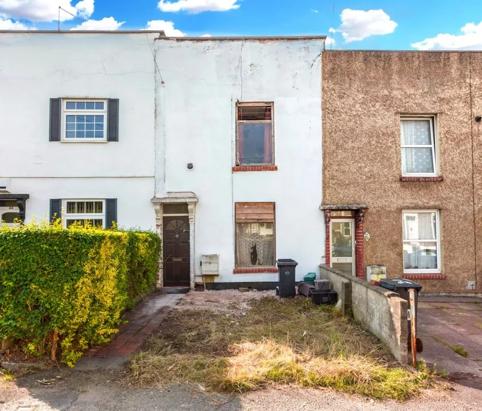 Online Property Auction in London: Whiteway Road, Bristol, BS5 7QR | Auction ends 17/09/2025, a Guide Price of £100,000+.