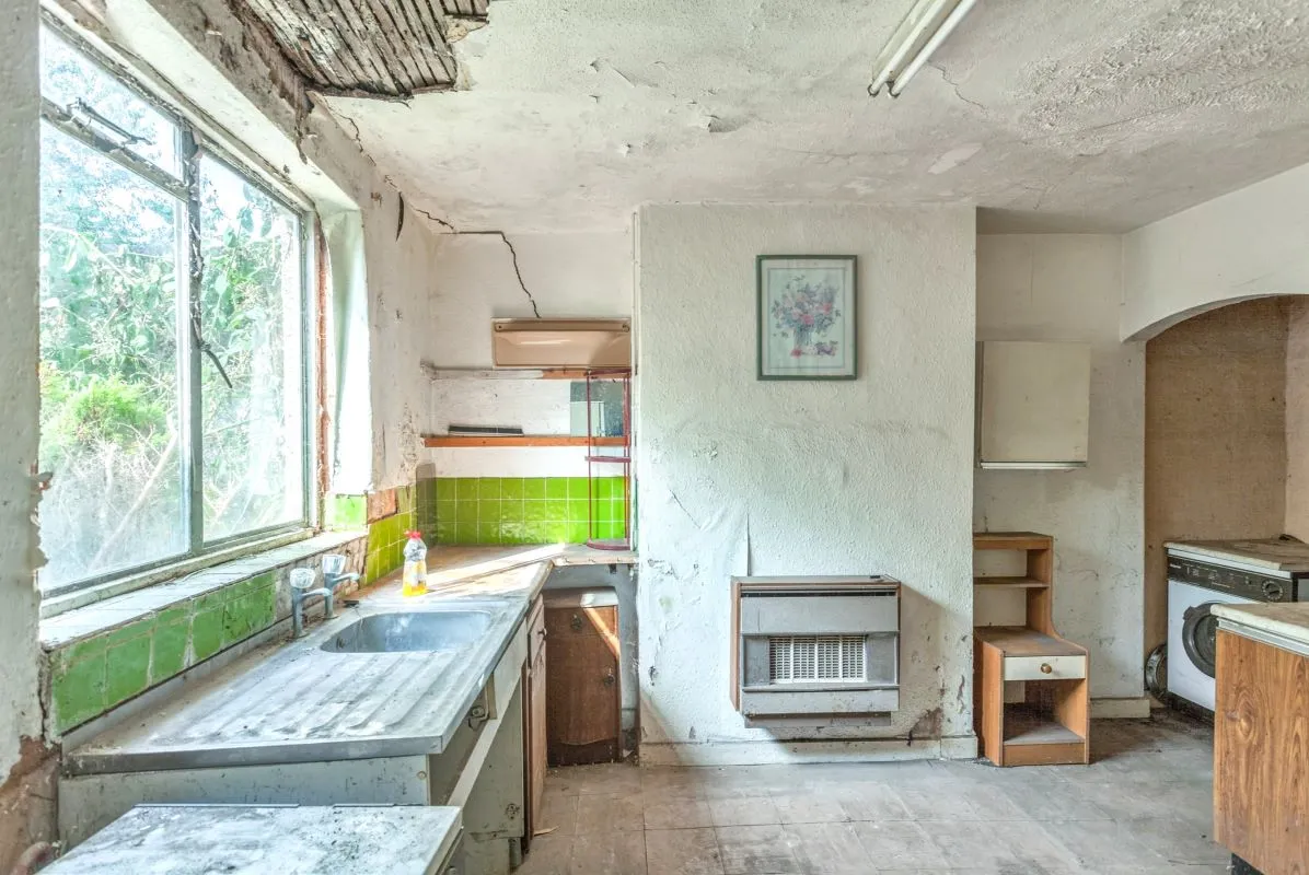Online Property Auction in London: Whiteway Road, Bristol, BS5 7QR | Auction ends 17/09/2025, a Guide Price of £100,000+.