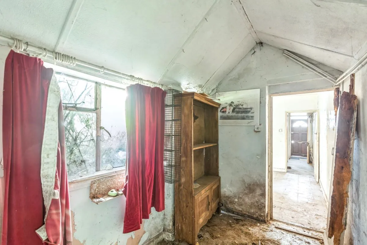Online Property Auction in London: Whiteway Road, Bristol, BS5 7QR | Auction ends 17/09/2025, a Guide Price of £100,000+.