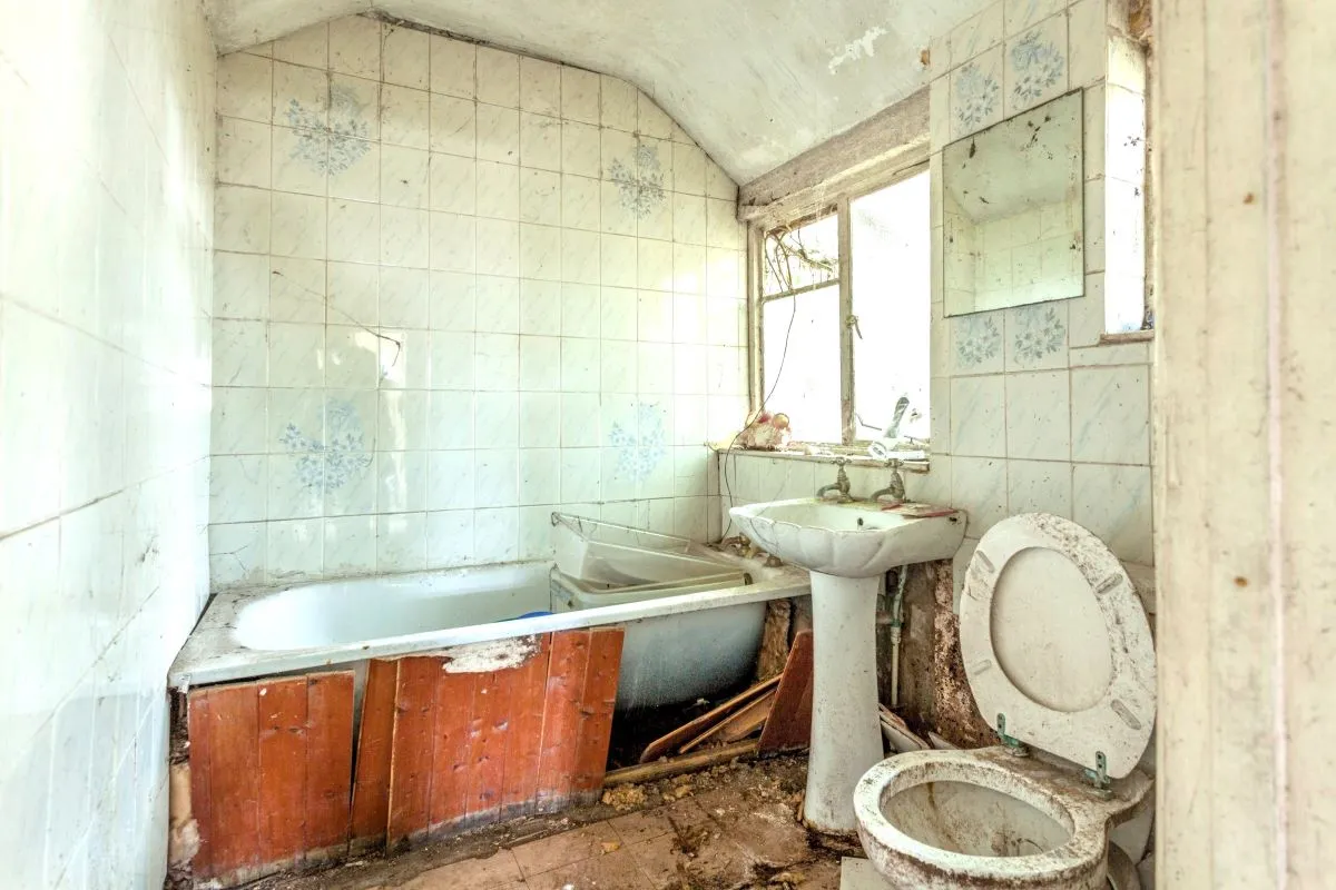 Online Property Auction in London: Whiteway Road, Bristol, BS5 7QR | Auction ends 17/09/2025, a Guide Price of £100,000+.