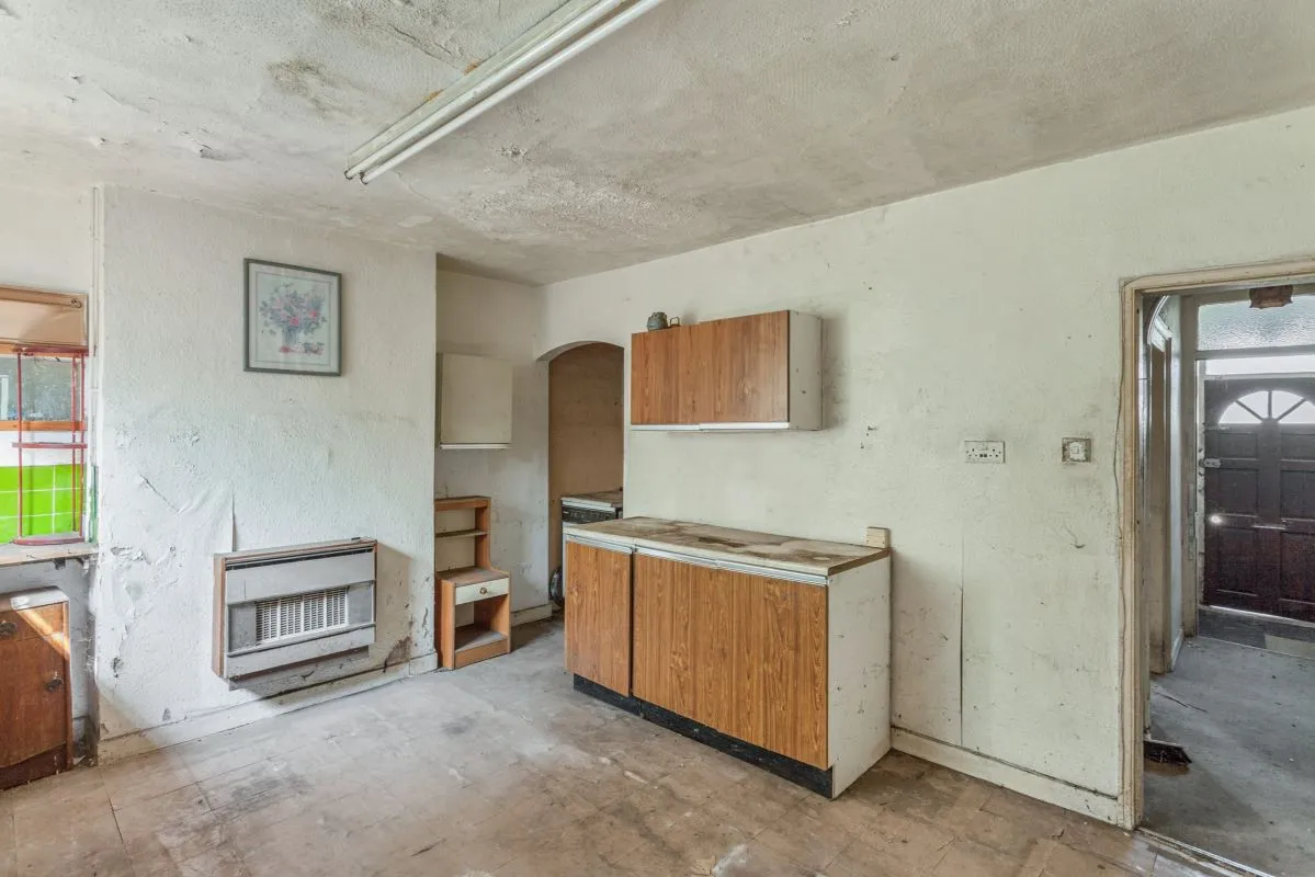 Online Property Auction in London: Whiteway Road, Bristol, BS5 7QR | Auction ends 17/09/2025, a Guide Price of £100,000+.
