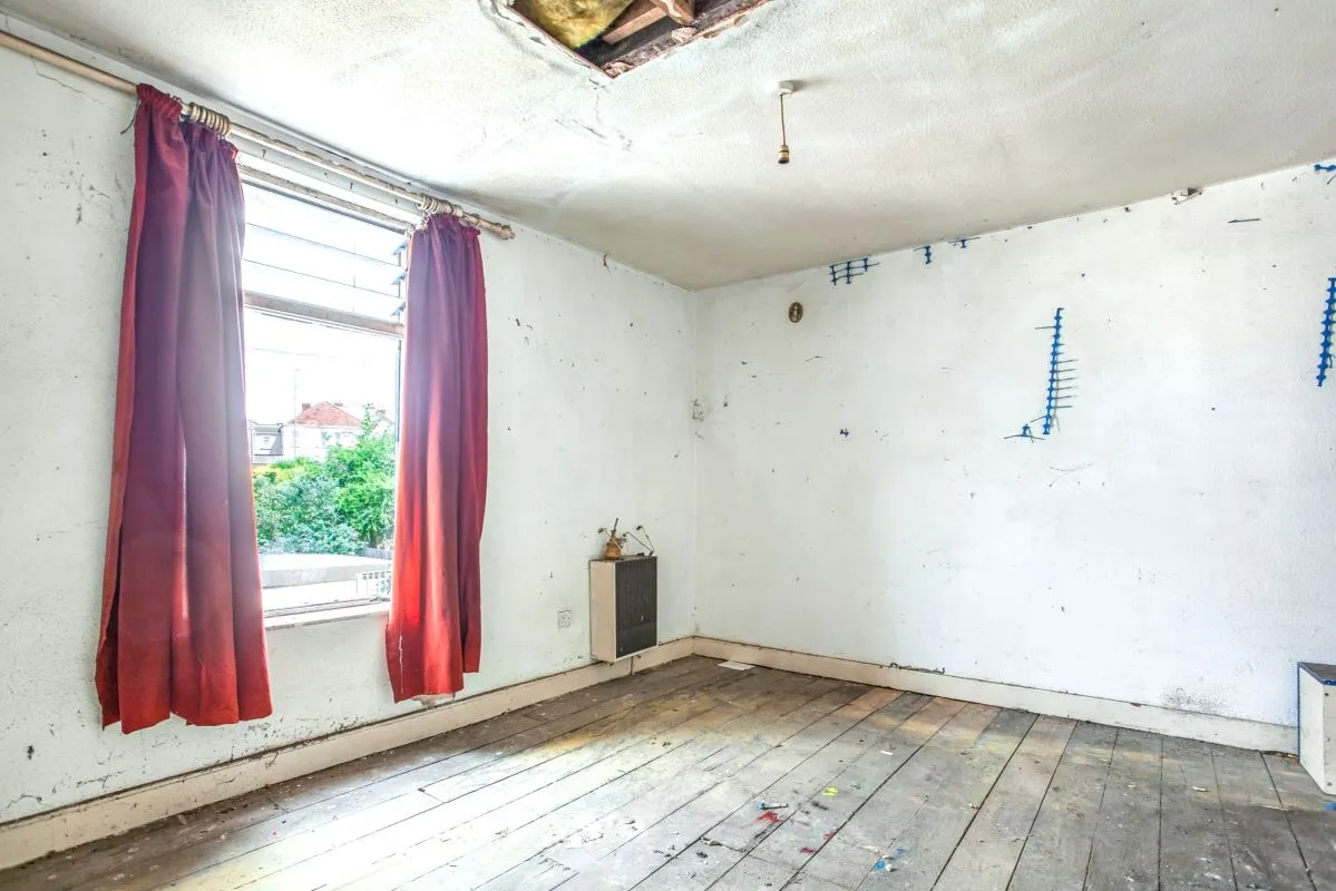 Online Property Auction in London: Whiteway Road, Bristol, BS5 7QR | Auction ends 17/09/2025, a Guide Price of £100,000+.