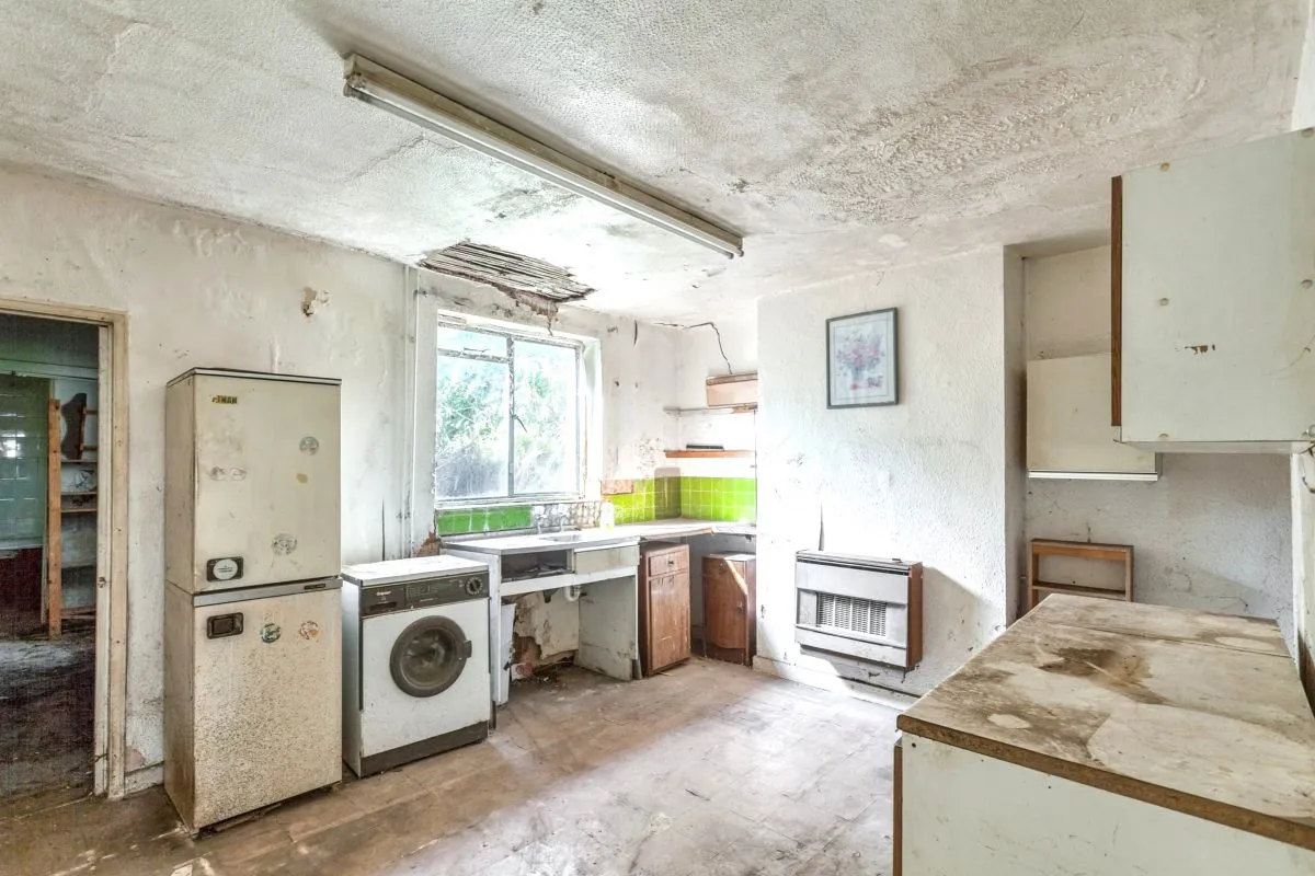Online Property Auction in London: Whiteway Road, Bristol, BS5 7QR | Auction ends 17/09/2025, a Guide Price of £100,000+.