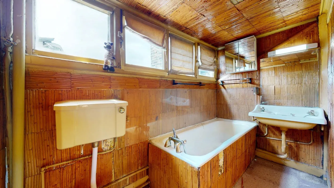 Online Property Auction in London: Sloane Avenue, Chelsea, SW3 3JD | Auction ends 17/09/2025, a Guide Price of £475,000+.