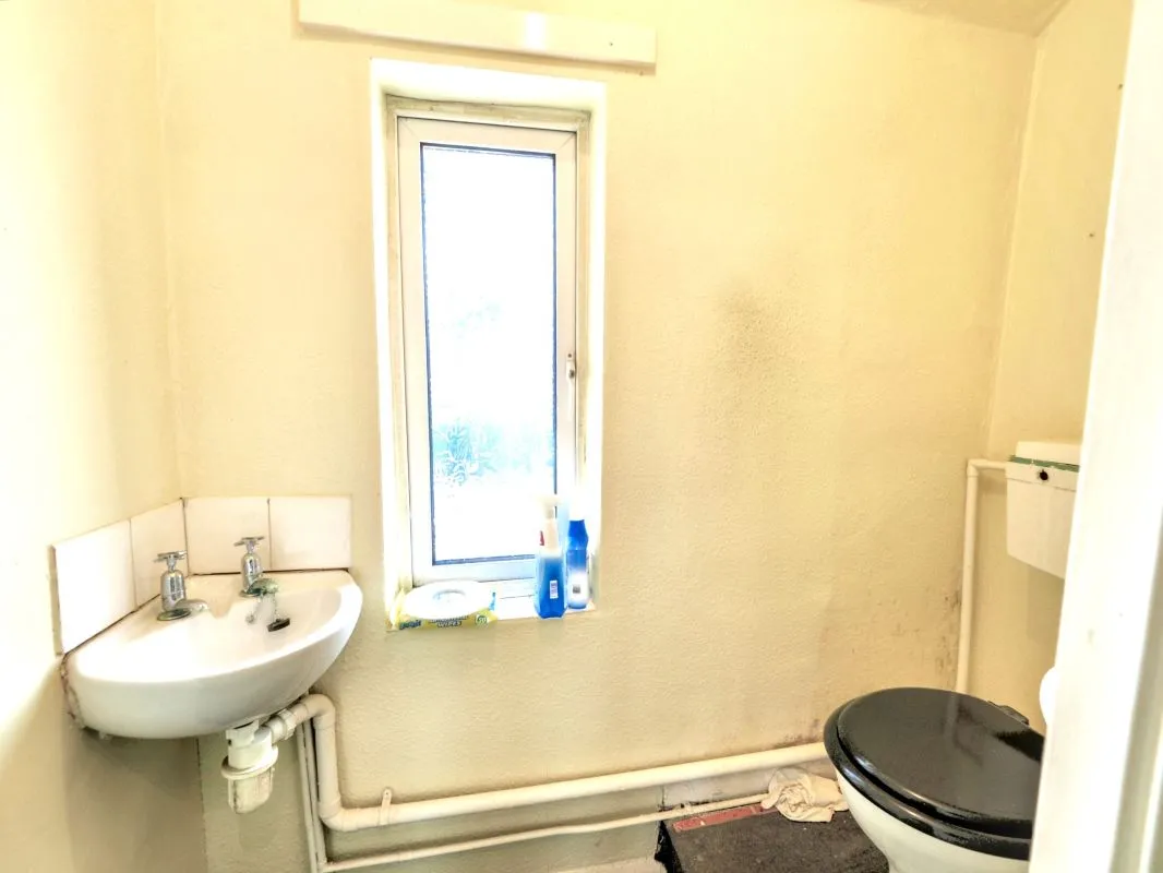 Online Property Auction in London: Shakespeare Avenue, Mansfield Woodhouse, Mansfield, NG19 8EX | Auction ends 17/09/2025, a Guide Price of £50,000+.