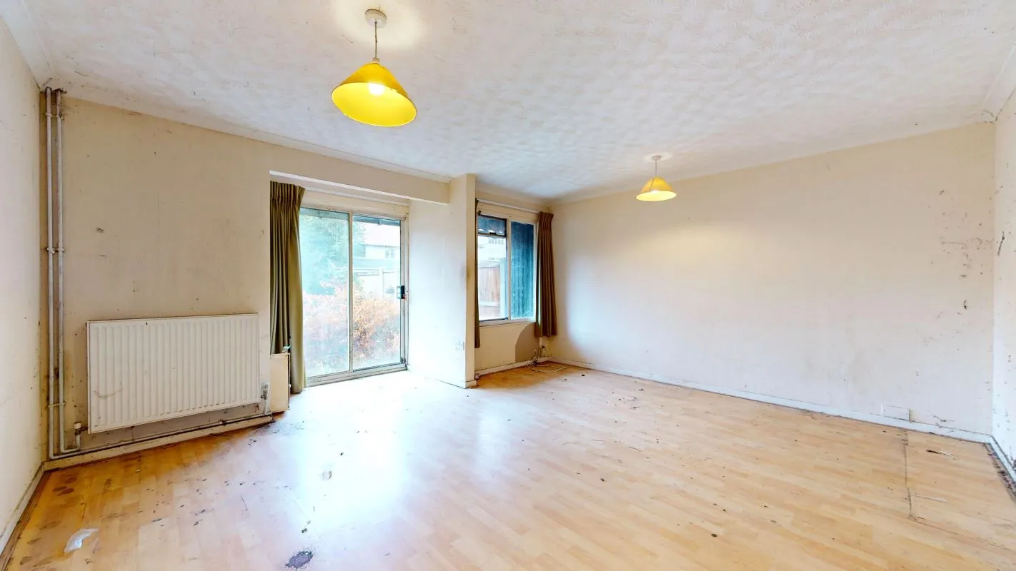 Online Property Auction in London: Bartlow End, Basildon, SS13 1PQ | Auction ends 17/09/2025, a Guide Price of £150,000+.
