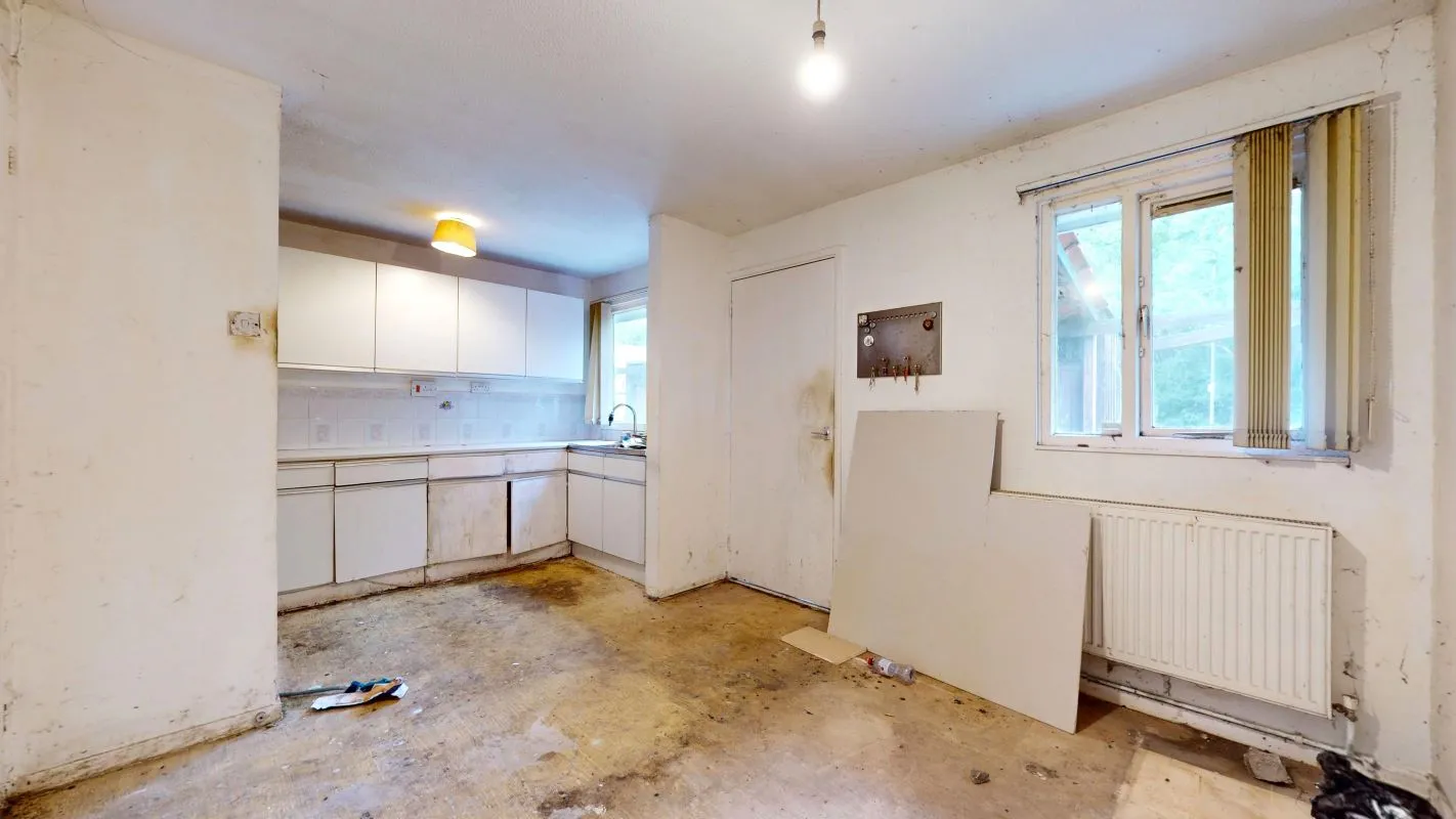 Online Property Auction in London: Bartlow End, Basildon, SS13 1PQ | Auction ends 17/09/2025, a Guide Price of £150,000+.