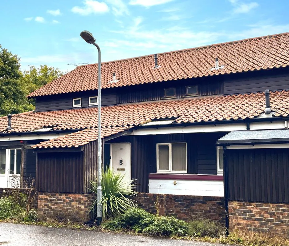 Online Property Auction in London: Bartlow End, Basildon, SS13 1PQ | Auction ends 17/09/2025, a Guide Price of £150,000+.