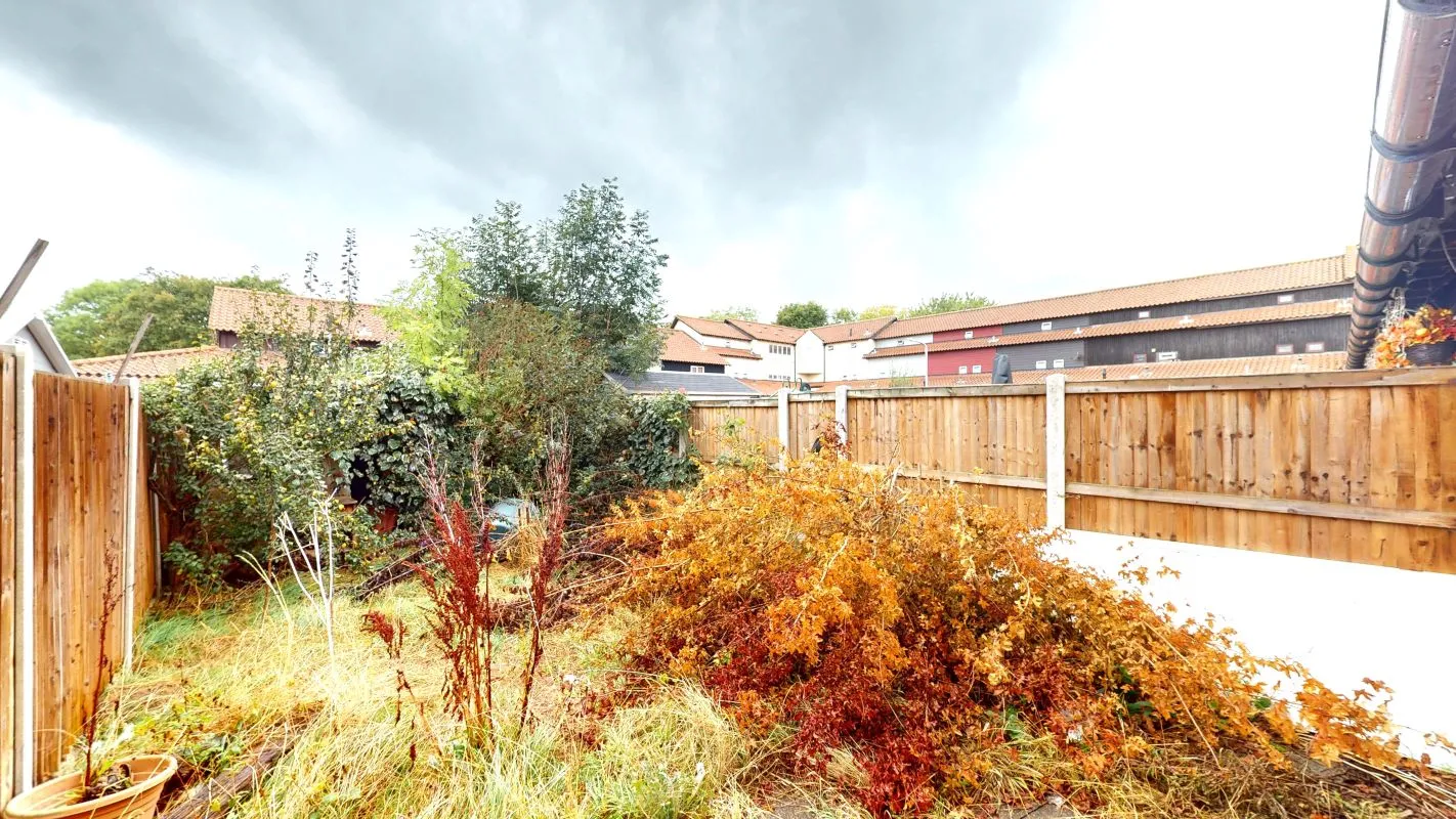 Online Property Auction in London: Bartlow End, Basildon, SS13 1PQ | Auction ends 17/09/2025, a Guide Price of £150,000+.
