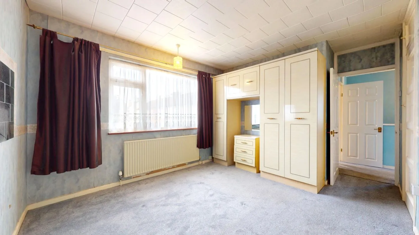Online Property Auction in London: Ockham Drive, Orpington, BR5 3DT | Auction ends 17/09/2025, a Guide Price of £200,000+.