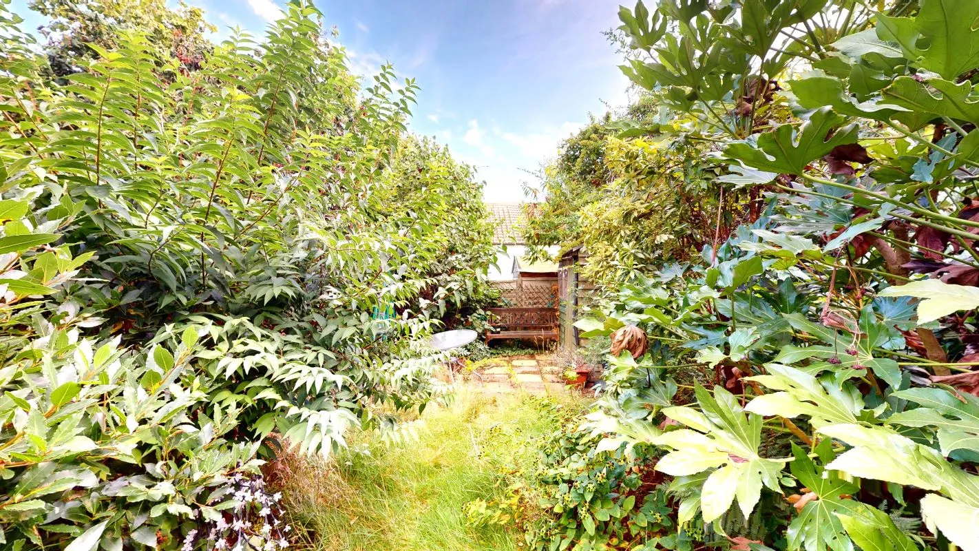 Online Property Auction in London: Ockham Drive, Orpington, BR5 3DT | Auction ends 17/09/2025, a Guide Price of £200,000+.