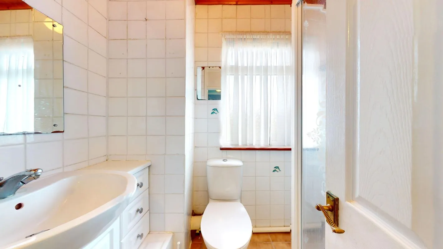 Online Property Auction in London: Ockham Drive, Orpington, BR5 3DT | Auction ends 17/09/2025, a Guide Price of £200,000+.