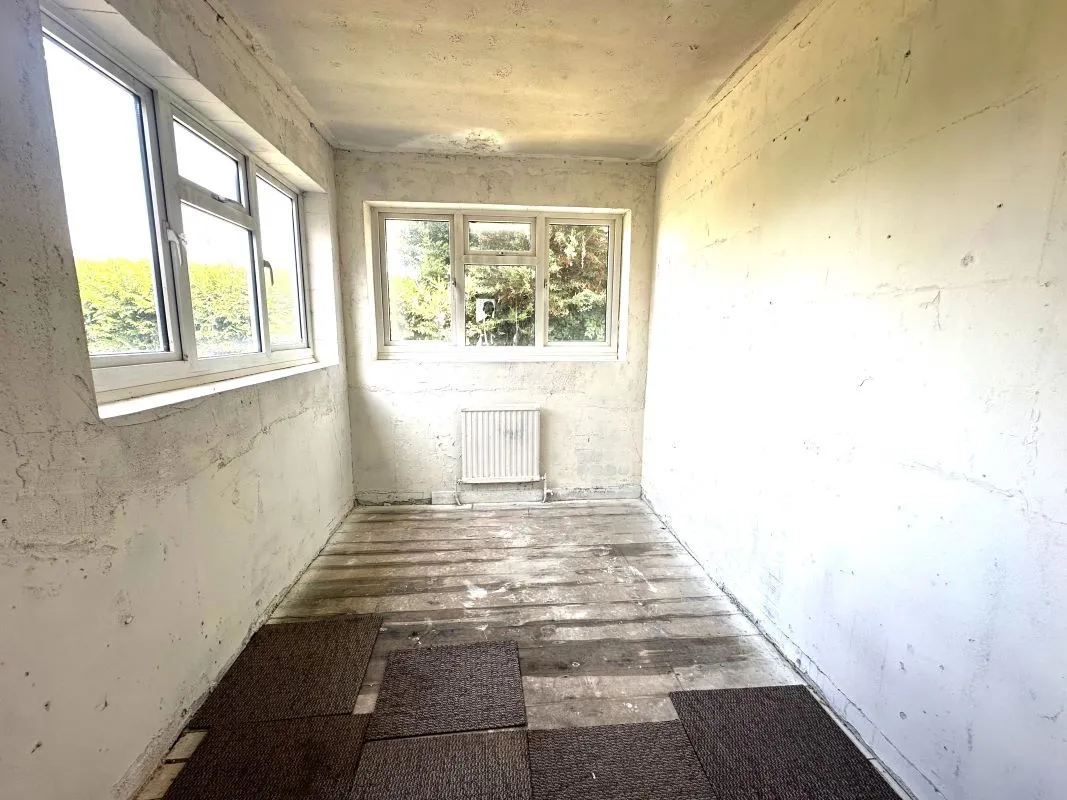 Online Property Auction in London: Cottesmore Close, Canvey Island, SS8 0EA | Auction ends 17/09/2025, a Guide Price of £100,000+.