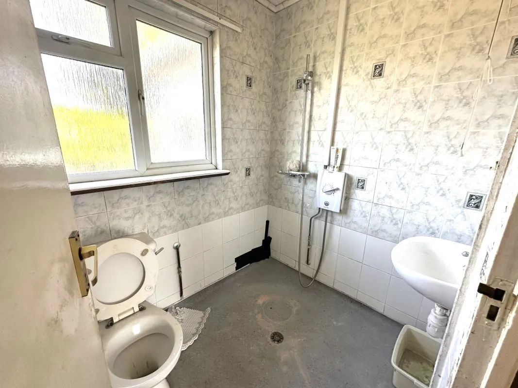 Online Property Auction in London: Cottesmore Close, Canvey Island, SS8 0EA | Auction ends 17/09/2025, a Guide Price of £100,000+.