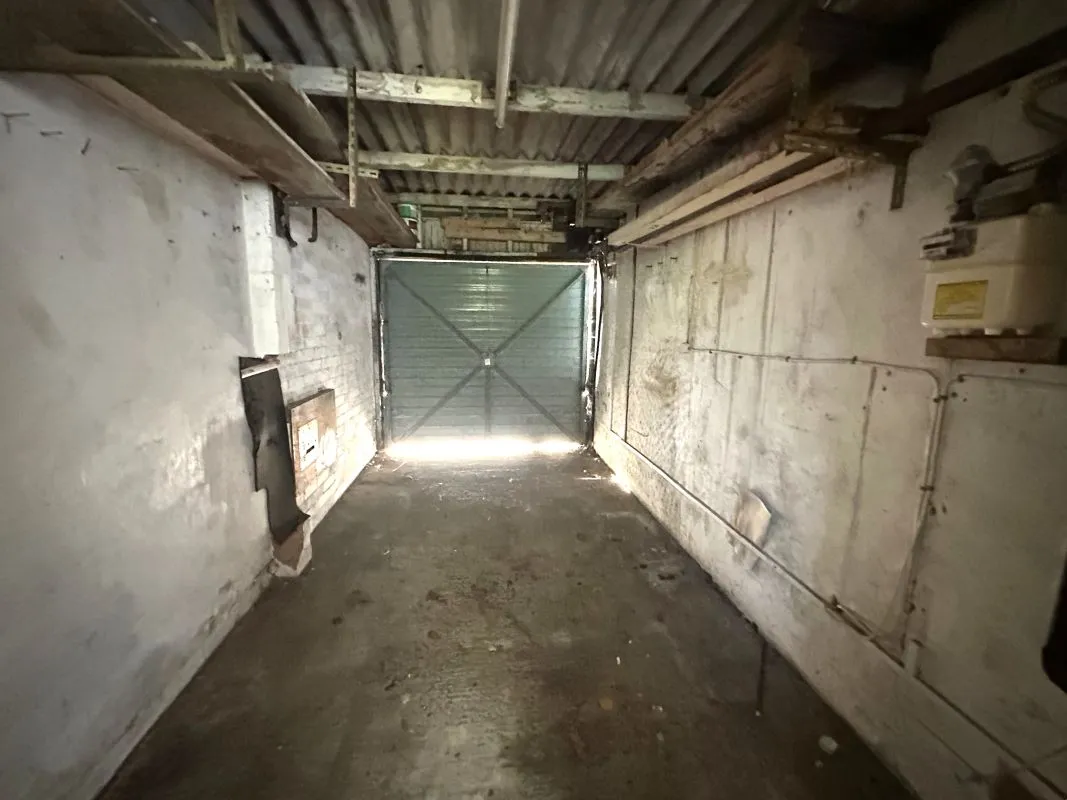 Online Property Auction in London: Cottesmore Close, Canvey Island, SS8 0EA | Auction ends 17/09/2025, a Guide Price of £100,000+.