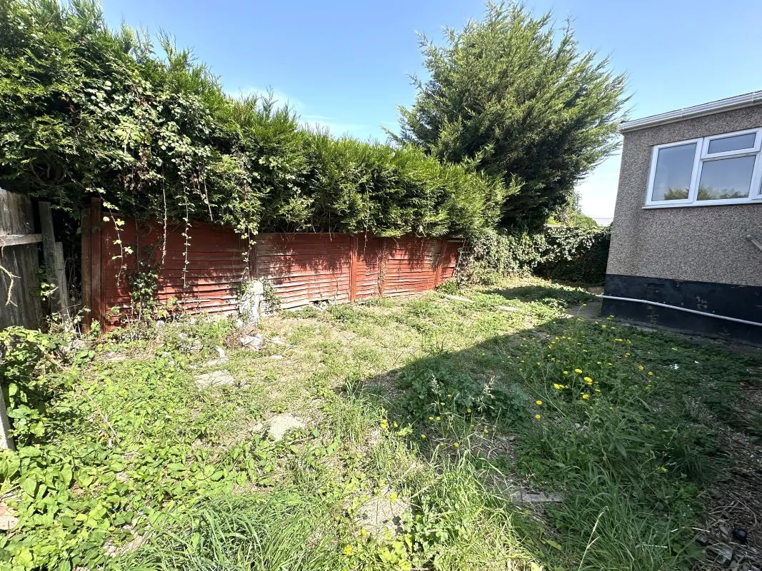 Online Property Auction in London: Cottesmore Close, Canvey Island, SS8 0EA | Auction ends 17/09/2025, a Guide Price of £100,000+.