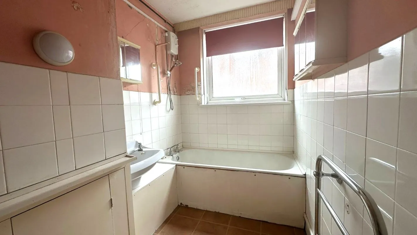 Online Property Auction in London: Ruskin House, Selsdon Road, South Croydon, CR2 6PW | Auction ends 17/09/2025, a Guide Price of £100,000+.