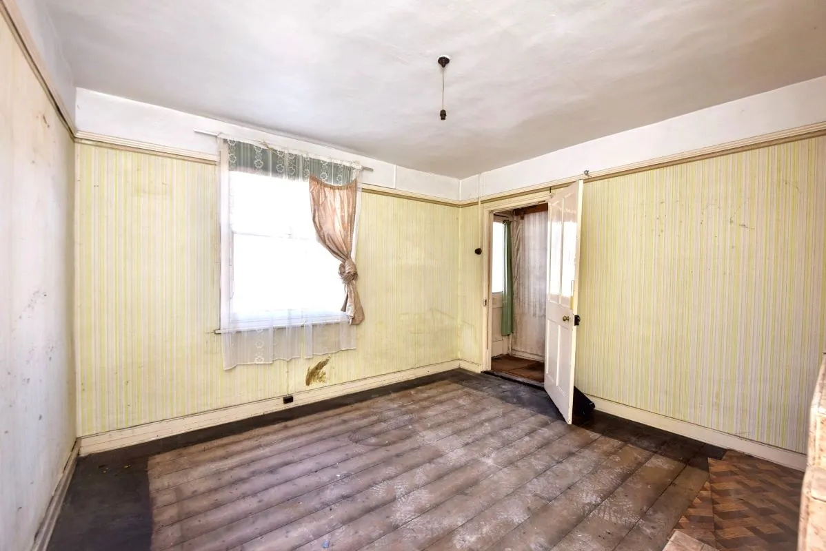 Online Property Auction in London: Hyde Road, Sudbury, CO10 2TH | Auction ends 17/09/2025, a Guide Price of £90,000+.