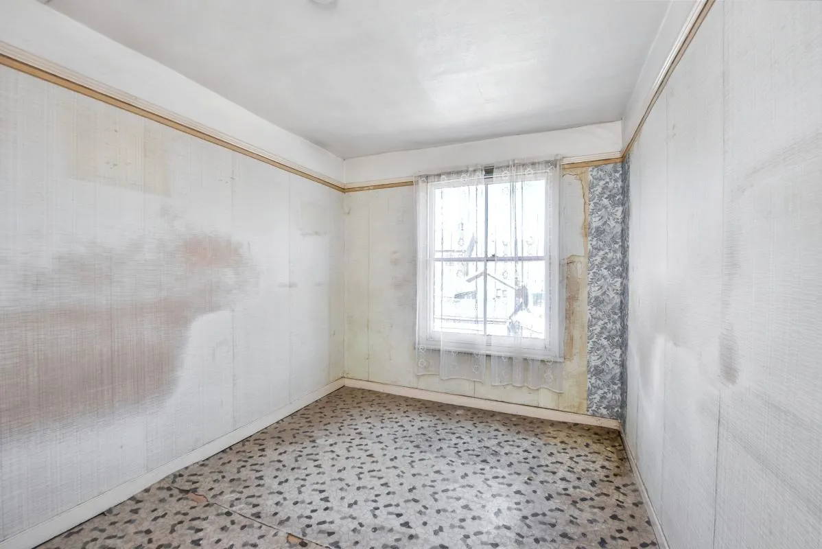 Online Property Auction in London: Hyde Road, Sudbury, CO10 2TH | Auction ends 17/09/2025, a Guide Price of £90,000+.