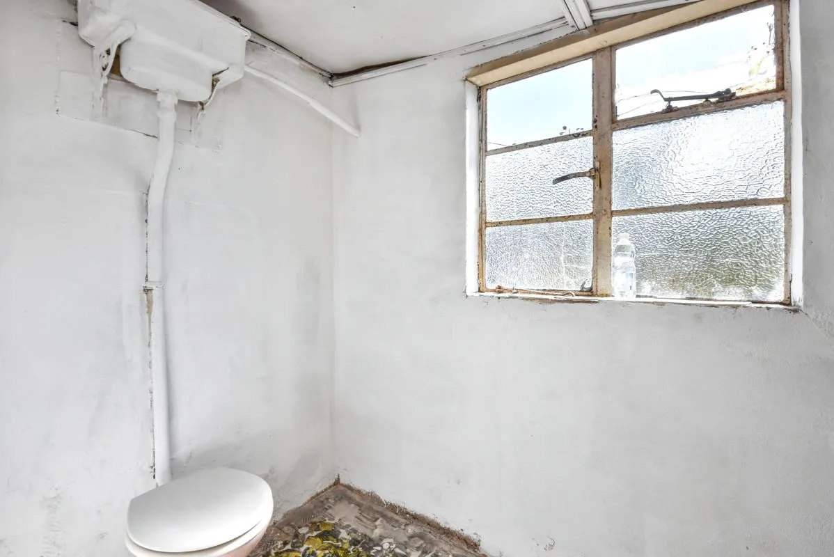 Online Property Auction in London: Hyde Road, Sudbury, CO10 2TH | Auction ends 17/09/2025, a Guide Price of £90,000+.