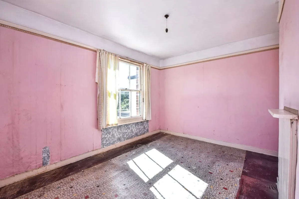 Online Property Auction in London: Hyde Road, Sudbury, CO10 2TH | Auction ends 17/09/2025, a Guide Price of £90,000+.