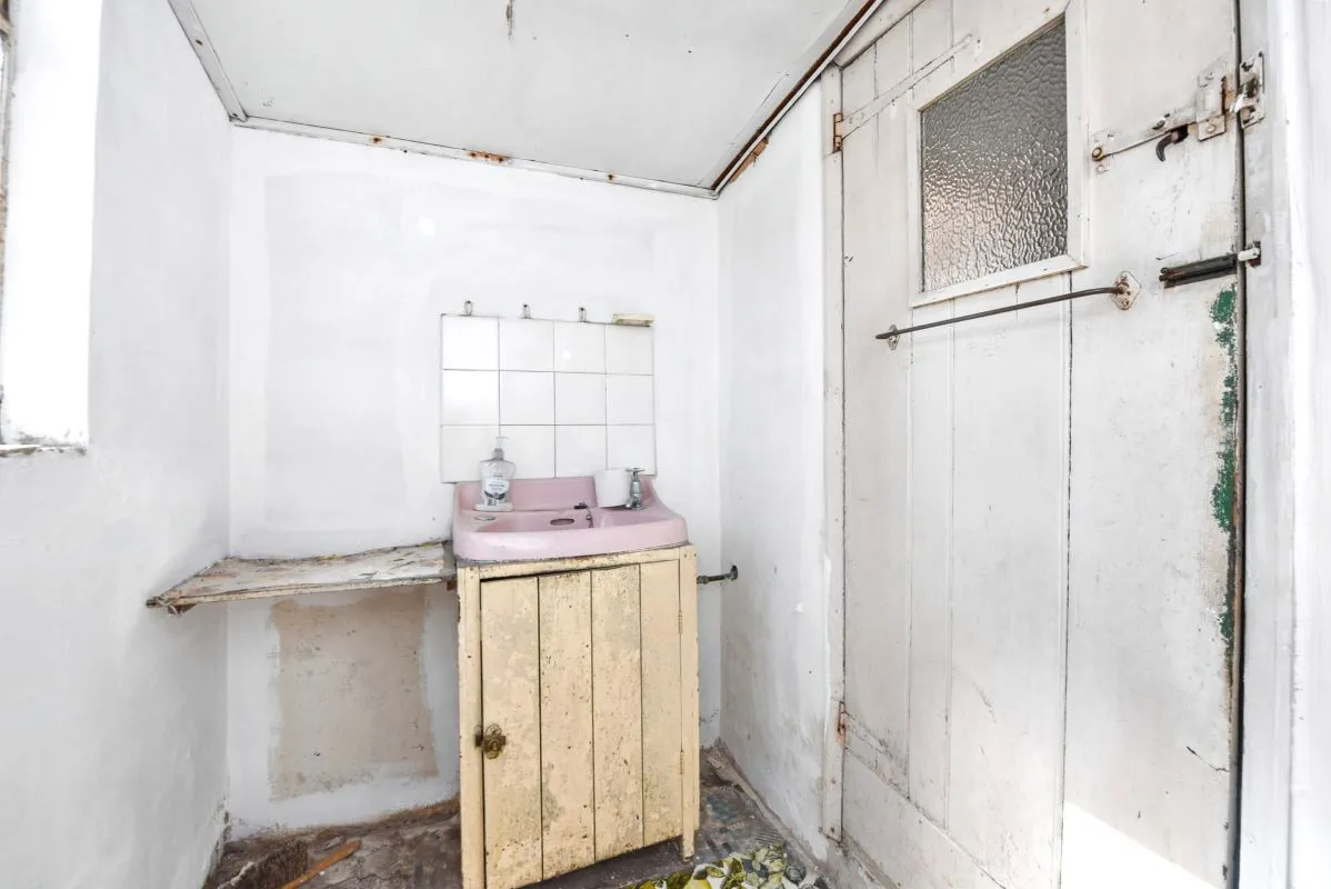 Online Property Auction in London: Hyde Road, Sudbury, CO10 2TH | Auction ends 17/09/2025, a Guide Price of £90,000+.