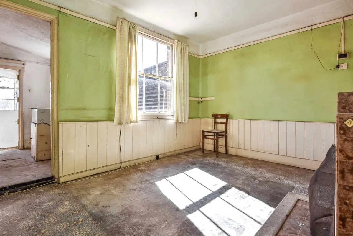 Online Property Auction in London: Hyde Road, Sudbury, CO10 2TH | Auction ends 17/09/2025, a Guide Price of £90,000+.