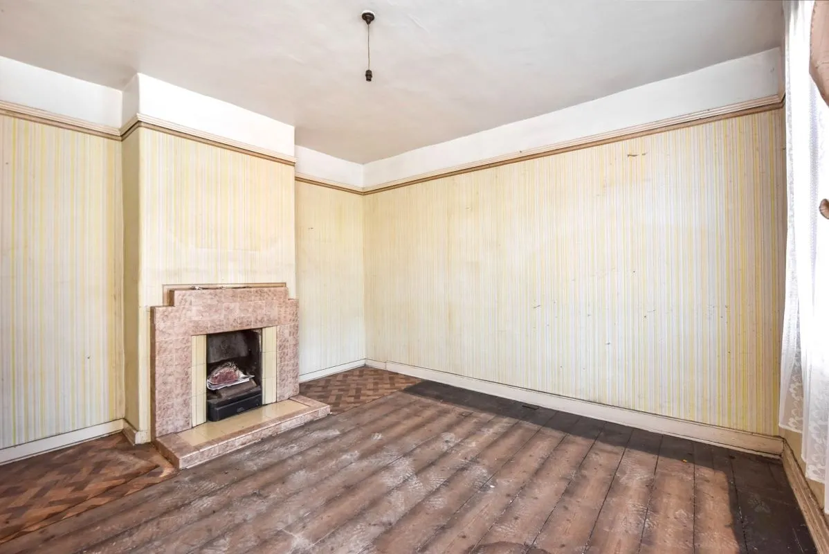 Online Property Auction in London: Hyde Road, Sudbury, CO10 2TH | Auction ends 17/09/2025, a Guide Price of £90,000+.