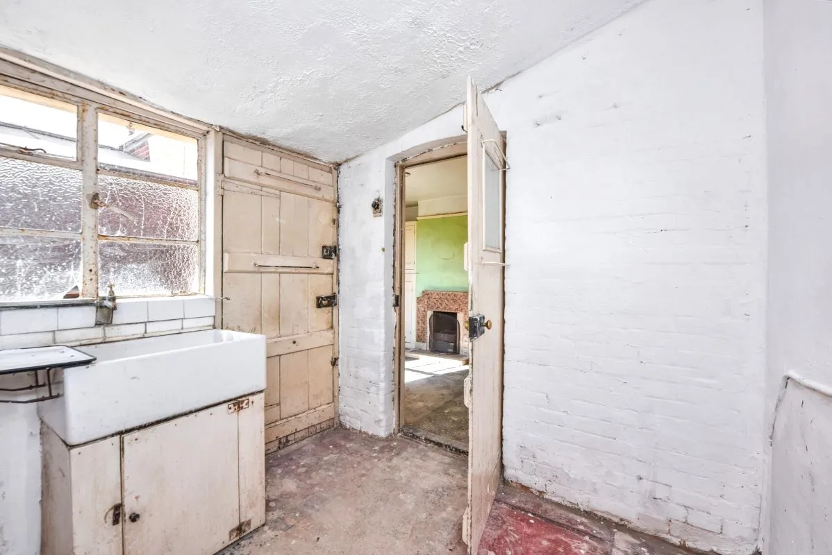 Online Property Auction in London: Hyde Road, Sudbury, CO10 2TH | Auction ends 17/09/2025, a Guide Price of £90,000+.