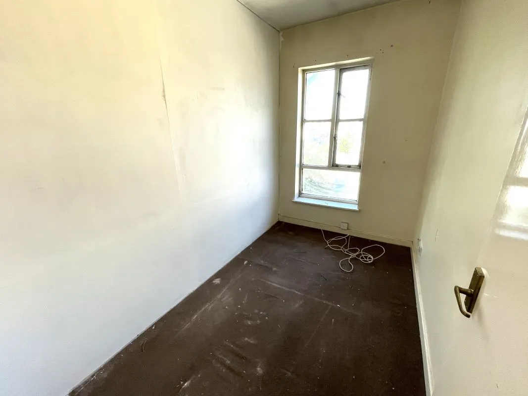 Online Property Auction in London: Springfield Court, Forsythia Close, Ilford, IG1 2BN | Auction ends 17/09/2025, a Guide Price of £110,000+.
