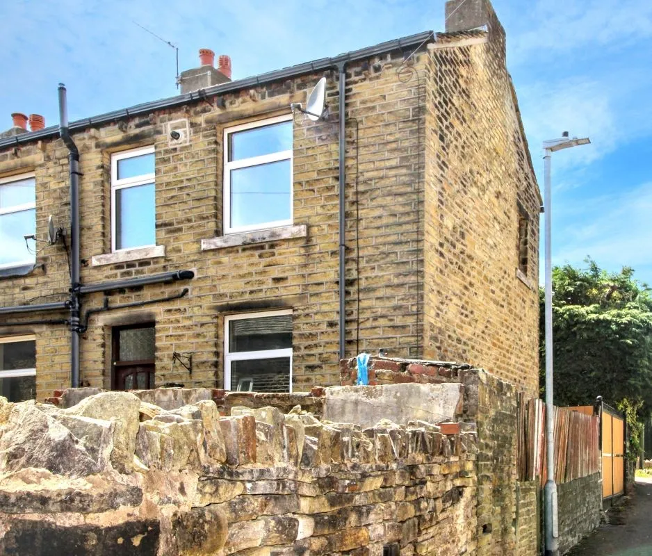 Online Property Auction in London: Church Street, Paddock, Huddersfield, HD1 4UD | Auction ends 17/09/2025, a Guide Price of £20,000+.