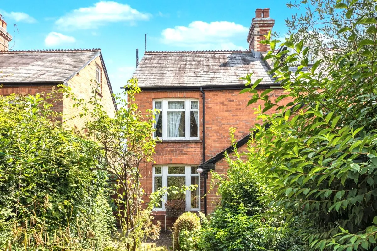 Online Property Auction in London: Ling Crag, Fairfield Road, Blandford Forum, DT11 7BZ | Auction ends 17/09/2025, a Guide Price of £110,000+.