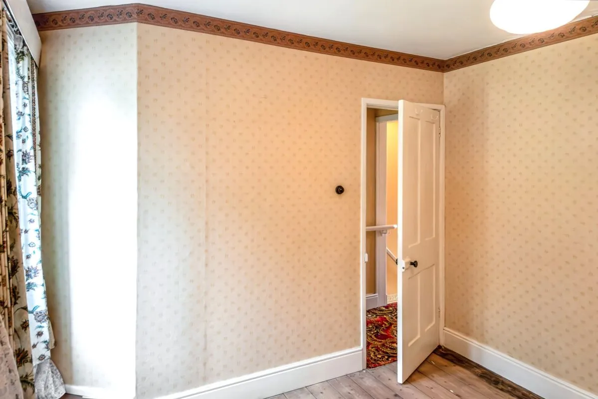 Online Property Auction in London: Ling Crag, Fairfield Road, Blandford Forum, DT11 7BZ | Auction ends 17/09/2025, a Guide Price of £110,000+.