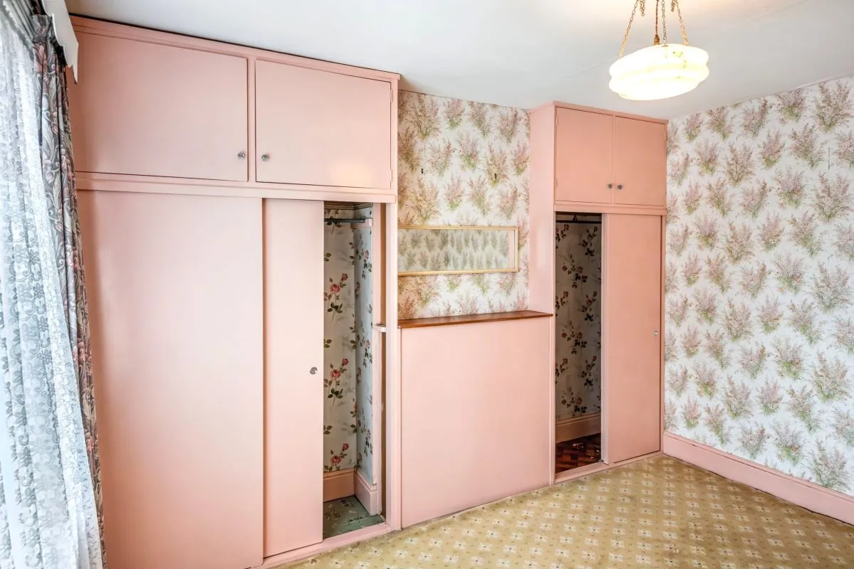 Online Property Auction in London: Ling Crag, Fairfield Road, Blandford Forum, DT11 7BZ | Auction ends 17/09/2025, a Guide Price of £110,000+.