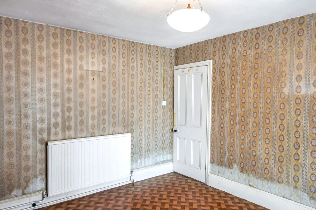 Online Property Auction in London: Ling Crag, Fairfield Road, Blandford Forum, DT11 7BZ | Auction ends 17/09/2025, a Guide Price of £110,000+.